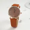 Novo Relógio de Pulso com Mostrador Simples e Números Grandes em Pulseira de Couro para Mulheres, Relógio de Quartzo Criativo para Estudantes, Estoque Pronto de Fábrica Atacado