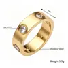 Anillo transfronterizo de Amazon europeo y americano Anillo de pareja de moda para hombres y mujeres Anillo de acero de titanio con diamantes de comercio exterior de moda