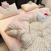 Conjunto de Roupa de Cama de Algodão Lavado Estilo Creme com Bolinhas, Conjunto de Quatro Peças, Capa de Edredom Versátil para Dormitório, Conjunto de Três Peças para Cama de Solteiro, Amigo da Pele e Não Forma Bolinhas