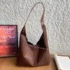 Bolsa tote de cor sólida para o dia a dia, bolsa de grande capacidade para mulheres, nova coleção outono 2026, design estiloso e descontraído, bolsa de ombro única