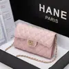Bolsa Quadrada Pequena de Luxo Leve com Padrão de Losangos Europeu e Americano Feminina 2026 Nova Bolsa Pequena Estilo Chanel de Ombro Único Transversal Bolsa com Corrente Simples e Fashion