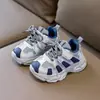 Colección Primavera/Otoño 2026: zapatos deportivos para niños, zapatos para caminar de bebé, diseño de malla transpirable, zapatillas casuales para niños y niñas, estilo moderno "dad shoes"