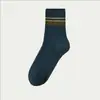 Calcetines para hombre, calcetines absorbentes de sudor hasta la pantorrilla, resistentes al olor, transpirables, engrosados para primavera y otoño, calcetines largos, calcetines deportivos modernos para hombre