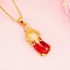 Nuevo Colgante Pixiu Rojo y Verde de Ágata Imitación, Chapado en Oro Vietnamita, Incrustado con Diamantes, para Mujer, Joyería, Accesorios de Boda, Regalo al por Mayor