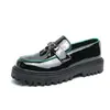 Sapatos Masculinos Transfronteiriços Novo Estilo Brogue Casual de Negócios Sapatos de Couro Masculinos Confortáveis e Respiráveis Sapatos Slip-On com Franjas para Aumentar a Altura