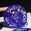 [Transfronterizo] Etiquetas Adhesivas Autoadhesivas de PVC Impermeables con Recubrimiento Láser y Impresión de Logotipo Personalizado para Pegatinas de Vasos de Té con Leche Floral