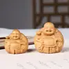 Venta Directa de Fábrica de Figura Tallada de Sándalo Dorado del Buda Maitreya, una Escultura de Madera Armoniosa para Decoración de Escritorio, Venta al por Mayor de Artesanías