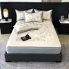 Lujo ligero estilo Chanel simple tapete de verano de seda de hielo lavable sábana ajustable tapete para aire acondicionado juego de tres piezas 1.5m/1.8 m verano