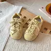 Tênis Esportivo Infantil 2026 Primavera/Outono Novo Estilo Tênis de Treino Alemão para Meninas Estilo Coreano Moderno Tênis de Skate para Bebês Meninas Sapatos Casuais Versáteis