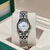 Nuevo modelo de esfera de nácar con incrustaciones de diamantes, pequeña esfera de nácar, calendario, reloj de pulsera de acero con movimiento de cuarzo para mujer de 28 MM, venta al por mayor desde el fabricante