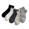 Calcetines para Hombre Primavera y Verano Bordados Deportivos de Marca de Moda Letra Calcetines Cortos para Hombre Deportivos Antibacterianos y Desodorantes Calcetines Cortos al por Mayor