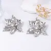 Brincos Europeus e Americanos Exagerados Simples de Moda Metal Flor Grande Versátil Casual Tridimensional Pérola Imitação para Mulheres