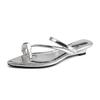Verano Nuevo Estilo Sandalias Planas de Tacón Pequeño y Grueso, Chanclas Femeninas de Punta, Calzado Exterior para Mujer, Sandalias de Alta Gama