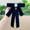 Pajarita para Mujer Estilo Británico Retro Cuello de Camisa Terciopelo Negro Lazo Decorativo Broche de Moda Flor Accesorio de Cuello