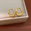 Pinzas para Orejas en Forma de U con Textura Arrugada Electrochapadas en Oro Real de 18 Quilates Pendientes Minimalistas con Personalidad Pendientes de Lujo Ligero de Alta Gama para Mujer