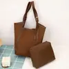 Bolsa Externa Única de Luxo Retrô Feminina 2024 Nova Moda de Inverno Bolsa de Ombro Tipo Balde Bolsa de Ombro Único para Mãe
