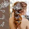 Adorno de Cabeça para Noiva com Pérolas e Strass, Acessório de Cabelo Artesanal Estilo Europeu e Americano, Pente de Cabelo com Cristais Incrustados, Acessório para Vestido de Casamento