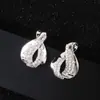 Brincos Elegantes de Moda de Alto Padrão Dourados Bicolores Simétricos em Forma de Oito Brilhantes Exquisitos Modernos com Zircônia Estilo Europeu e Americano