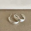 Pendientes Metálicos Irregulares de Aro C Esmerilado para Mujer, Simples y de Alta Gama, Únicos y de Nicho, Pendientes de Moda de Lujo Ligero