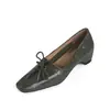Mocasines retro estilo francés de piel de oveja con pliegues y cordones, colección otoño 2026, con tacón de cuña oculto, punta cuadrada y diseño de media caña de piel genuina para mujer