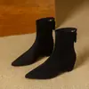 Botas Elegantes Ajustadas Negras de Tacón de Cuña y Punta Fina, Nuevas Botas de Moda Versátiles para Viajes Otoño/Invierno, Gamuza, Cremallera Trasera, Adelgazantes