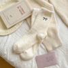 Meias de Veludo Australiano para Mulheres no Inverno Meias Quentes Espessas de Cano Médio com Bordado de Laço Meias Coreanas Meias de Dormir que Não Soltam Fiapos para Mulheres