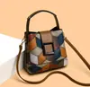 Nova Bolsa Saco Estilo Primavera Versátil e Elegante, Bolsa de Ombro Moderna e Tendência, Bolsa Transversal Chique de Grande Capacidade para Mulheres