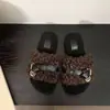 Pantuflas de estilo coreano 2026 de suela gruesa y pelo rizado con diseño de una sola tira con hebilla, adecuadas para otoño e invierno, pantuflas de alta gama para mujer