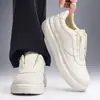 Nuevos Zapatos para Hombre Tallas Grandes Sin Cordones Persona Perezosa Suela Gruesa Caña Baja Zapatos de Tabla Superficie de Cuero Estudiante Slip-on Deportivos Casuales Zapatos de Moda