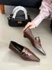 Mules de Bico Fino com Salto Baixo e Boca Profunda para a Primavera de 2025 Sapatos Versáteis Elegantes Mary Jane para o Trabalho Novo Elegante