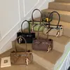 Bolsa Satchel Retro de Nicho para Axila com Acabamento Fosco para Mulheres Nova Tendência Outono 2025 Bolsa de Ombro Estilosa para o Dia a Dia