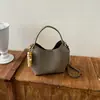 Bolso de cubo de cuero suave texturizado transfronterizo para mujer, bolso de mano de diseño nicho estilo coreano, bolso de cadena, bolso de hombro y cruzado estilo casual