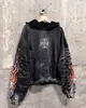 Sudadera con capucha desgastada con estampado de calavera cruzada con llamas, estilo punk callejero americano, top unisex