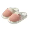 Pantuflas de algodón con bloques de color para mujer, pantuflas de invierno para interior del hogar, suela suave, antideslizantes, cálidas y resistentes al olor, venta al por mayor para hombres