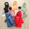 Inverno novas roupas acolchoadas de algodão infantil roupas acolchoadas de algodão médio e longo para meninos e meninas Versão coreana de casaco jaqueta acolchoado de algodão com capuz grosso atacado