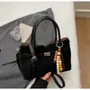 Bolso de Mano Retro de Ante y Felpa Transfronterizo Nuevo para Mujer de Alto Valor Súper Popular Bolso Cubo Gran Capacidad Bolso de Hombro Único Cruzado