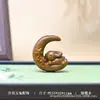 Colgante pequeño de sándalo morado y sándalo verde con luna y conejo de jade, accesorio para cadenas de teléfono y llaveros, artesanía de talla en madera del conejo del zodíaco