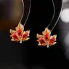 Brincos de Folha de Bordo com Zircônia Vermelha Nova e Agulha de Prata 925 Brincos de Folha Vermelha com Micro-Set de Diamante Populares no Tiktok para Mulheres