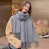 Nuevo Bufanda de Borlas de Imitación Cachemir de Venta Caliente para Otoño e Invierno Color Sólido Versátil Gruesa Bufanda para Mujer de Otoño e Invierno Color Sólido Venta al por Mayor