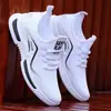 Zapatos nuevos para hombre, zapatillas deportivas de malla transpirable, zapatos de verano de moda, zapatillas casuales de malla para estudiantes, zapatillas de running de suela blanda, zapatos de punto volador para hombre