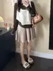 26 Suéter de tricô estilo coreano para outono, com modelagem solta e chique sem esforço, perfeito para usar em camadas com uma blusa de alça e um conjunto de duas peças color block