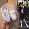 Zapatos de tela blanca para jardín de infantes, zapatillas de gimnasia, actuación de baile, envío gratis, zapatitos blancos, baile para niños, escuela de baile, actuación en jardín de infantes