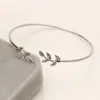 Pulsera de Hoja Europea y Americana de Exportación Apertura Ajustable Hoja Simple Nicho Deseo Joyería de Mano Transfronteriza Fabricante Venta al por Mayor