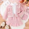 Traje de falda estilo Chanel rosa + camiseta blanca de cuello alto
