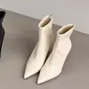 Botas de Salto Alto Francesas Bico Fino Versáteis Moda Feminina Outono 2026 Novo Estilo Couro Macio Zíper Traseiro Botas de Cano Curto Botas Elásticas Emagrecedoras