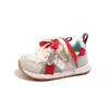 Zapatillas deportivas para niñas estilo coreano 2026 primavera y otoño nuevas versátiles de malla transpirables de moda zapatillas para correr zapatillas de entrenamiento alemanas para niños
