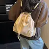 Bolsa Nueva de Gran Capacidad, Mochila Sencilla, Bolso Cubo Casual, Bolso de Hombro Único con Cordón para Commuter de Mujer, Estilo Coreano 2026