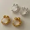Pendientes de Giro en Espiral para Mujer Luz de Lujo Sentido de Alta Gama Hebilla de Oreja Giratoria Moda Simple Ins Diseño de Nicho Pendientes Distintivos