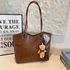 Bolso de mujer de moda de gran capacidad, bolso de hombro retro casual, nuevo y elegante bolso tote versátil y práctico para el día a día 2026