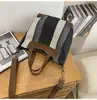 Bolsa de Ombro Grande Capacidade para Mulheres 2026 Nova Coleção Primavera Verão Bolsa de Lona Listrada Bolsa Tote Casual de Ombro Bolsa de Mão para Viagem